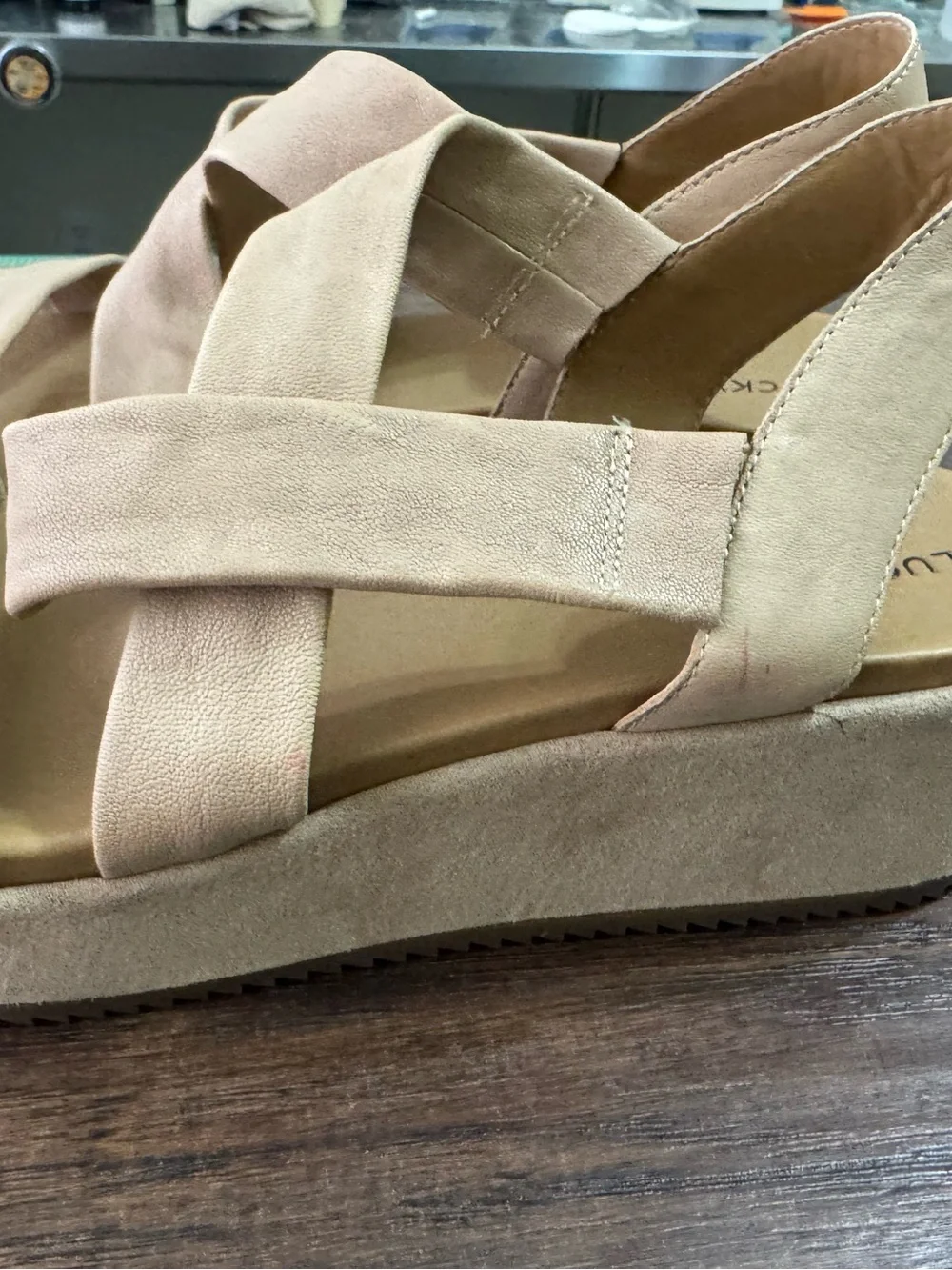 lucky brand women’s waldyna cream leather platform wedge sandals size 10